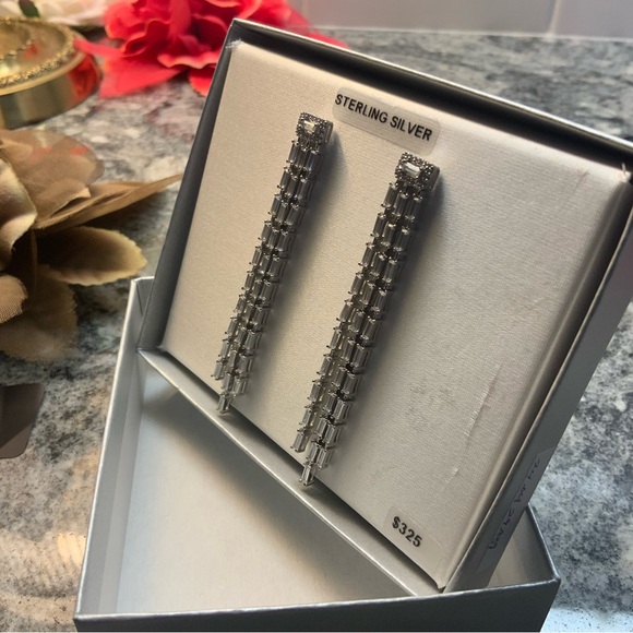 🔥SALE🔥NWT🔥BUY IT NOW 🔥Sterling Silver Cubic Zirconia Dangle Earrings. - Picture 2 of 5